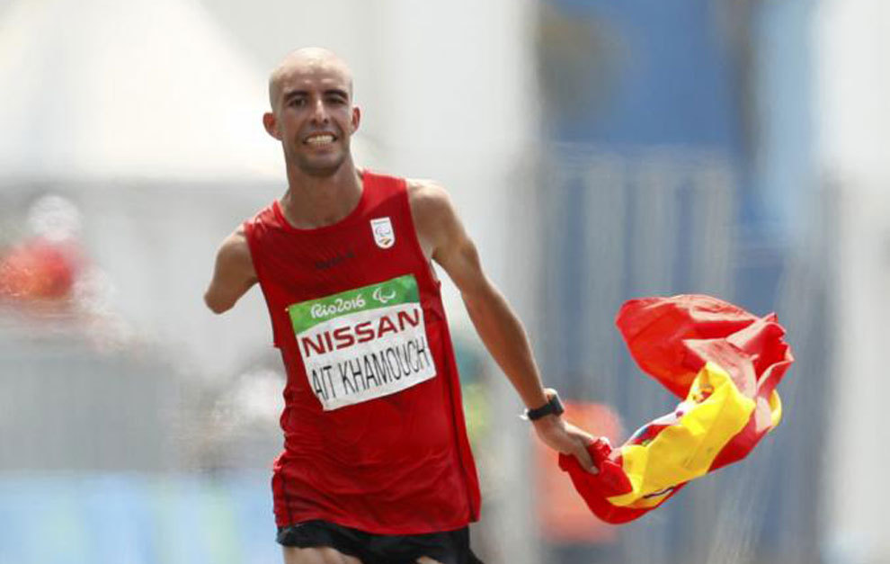Abderrahman Ait cruzando la meta en los Juegos Paralmpicos de Ro