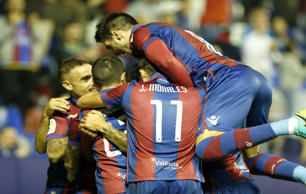 Futbolistas del Levante celebrando uno de los goles de esta temporada