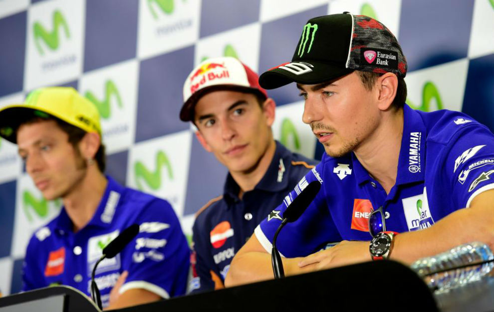 Lorenzo contesta a la prensa en el pasado GP de Aragn en presencia...