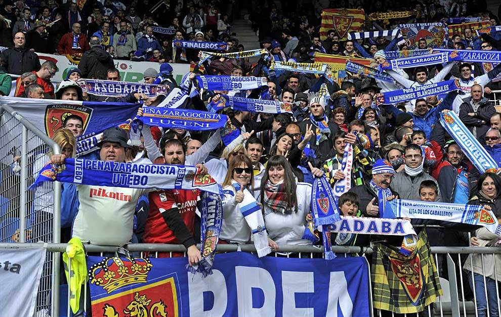 Aficionados del Real Zaragoza la pasada temporada en Mendizorroza