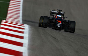 Alonso pilota su McLaren en el Circuito de las Amricas.