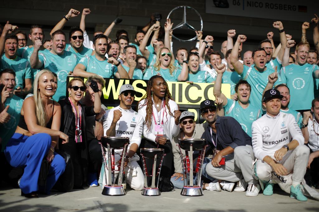 Rosberg participa en la celebracin de Hamilton.