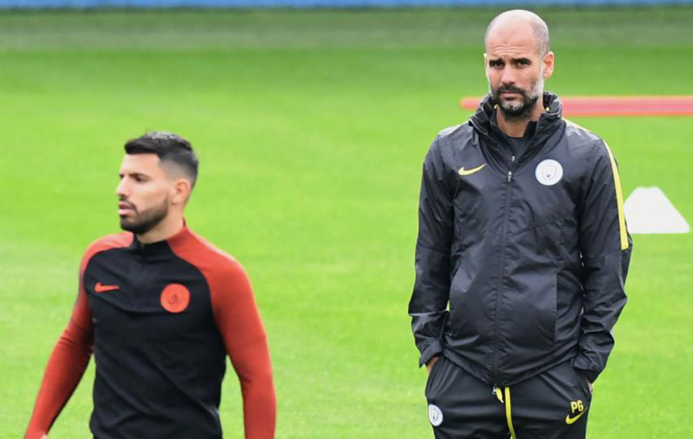 Agero y Guardiola, en un entrenamiento del Manchester City.