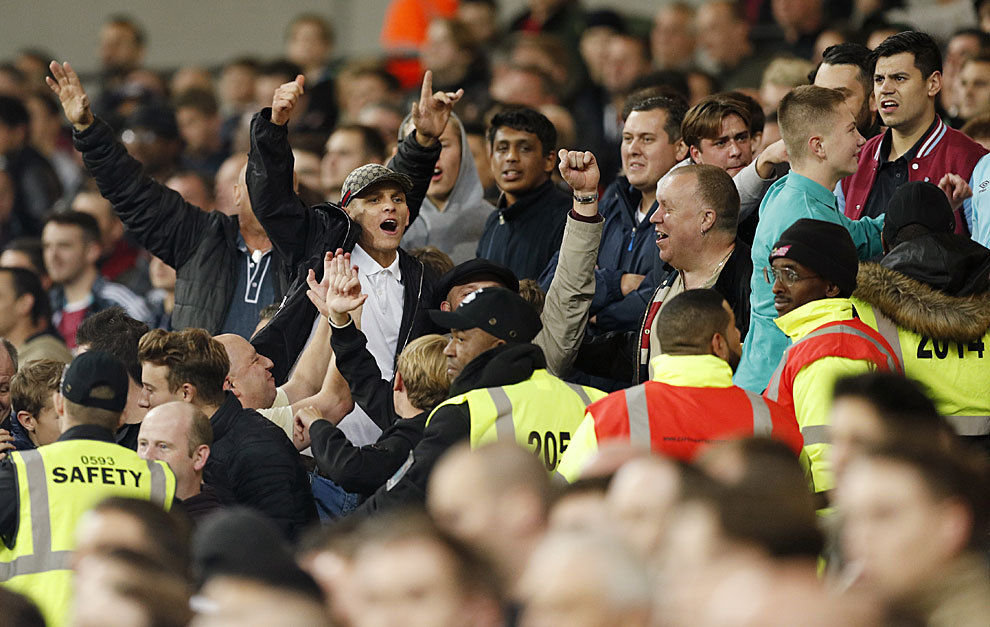 Crowd trouble mars West Ham victory over Chelsea