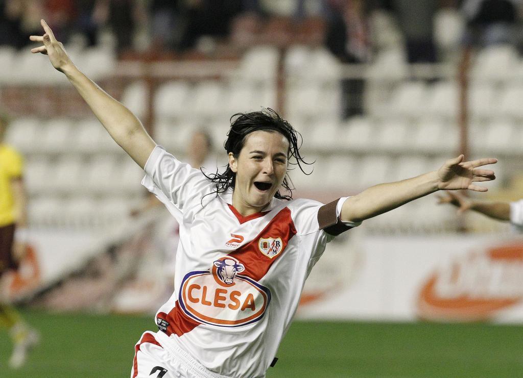 Natalia Pablos celebra un gol en Vallecas en un partido de Champions...