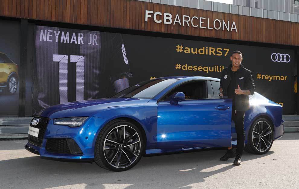 Neymar Jr recibe su Audi RS 7 performance