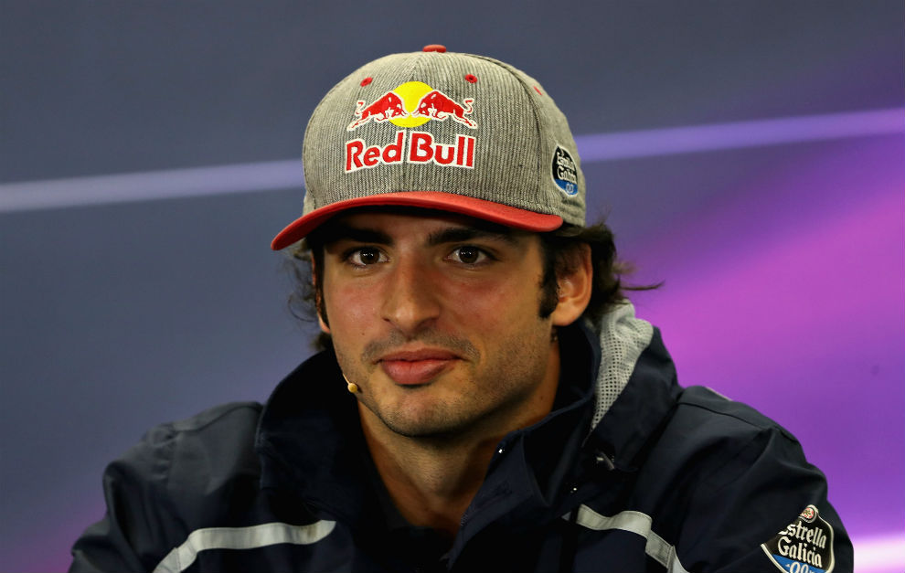 Carlos Sainz durante la rueda de prensa de la FIA.