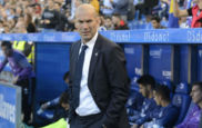 Zidane durante el partido entre el Alavs y el Real Madrid