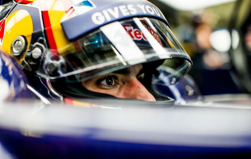 Carlos Sainz, a bordo de su Toro Rosso en el Autdromo Hermanos...