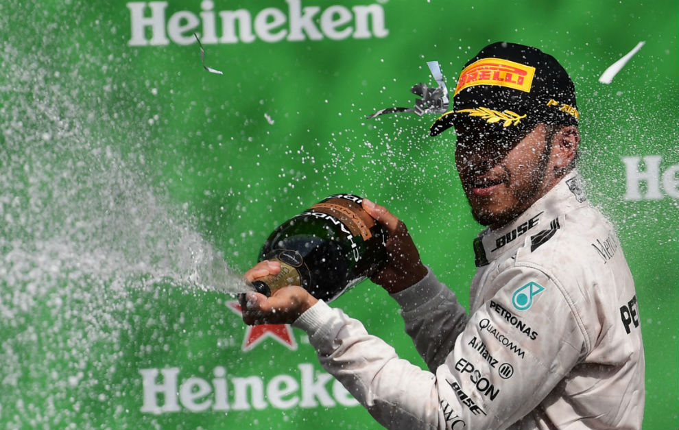 Lewis Hamilton celebrando su victoria en el GP de Mxico.