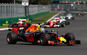 Ricciardo pilota su Red Bull en el Hermanos Rodrguez.