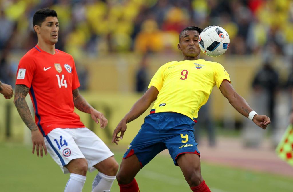 &apos;Tucu&apos; Hernndez, en un partido de Chile contra Ecuador.