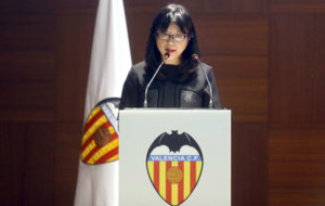 La presidenta LayHoon Chan durante su discurso en la Junta General de...
