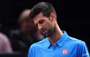 Novak Djokovic se lamenta durante su partido frente a Marin Cilic.