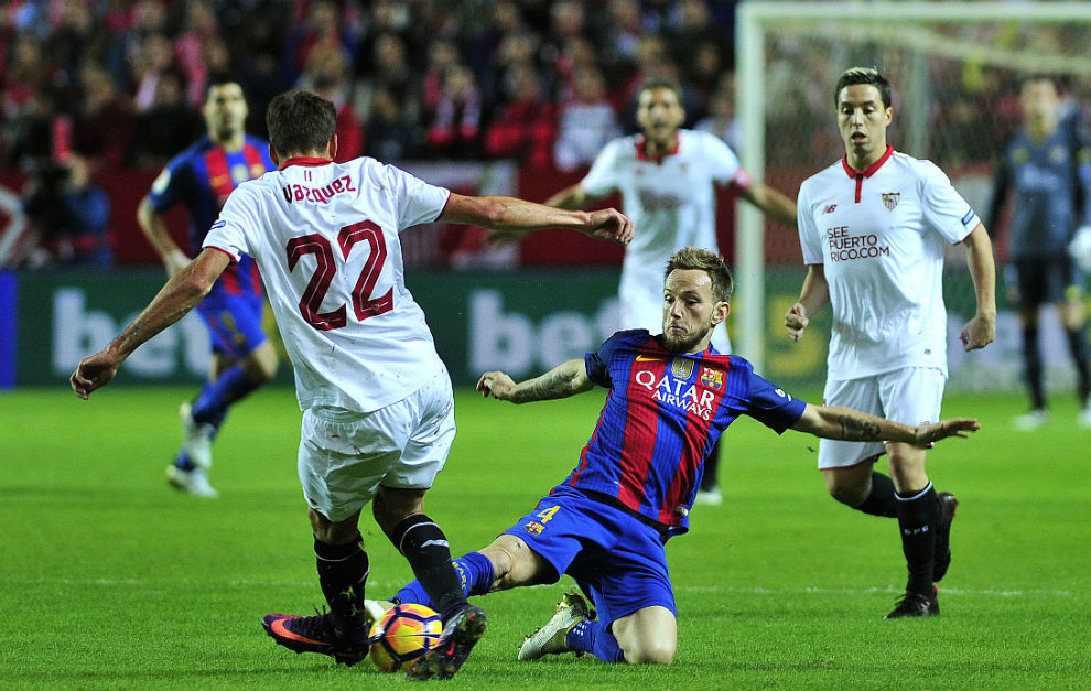 Sevilla: Ovación a Rakitic en Nervión | Marca.com