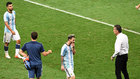 La imagen de la derrota en los rostros de Agero, Messi y Bauza.