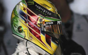 El casco de Hamilton inspirado en Ayrton Senna.
