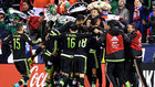 Los jugadores de Mxico celebran uno de sus goles.