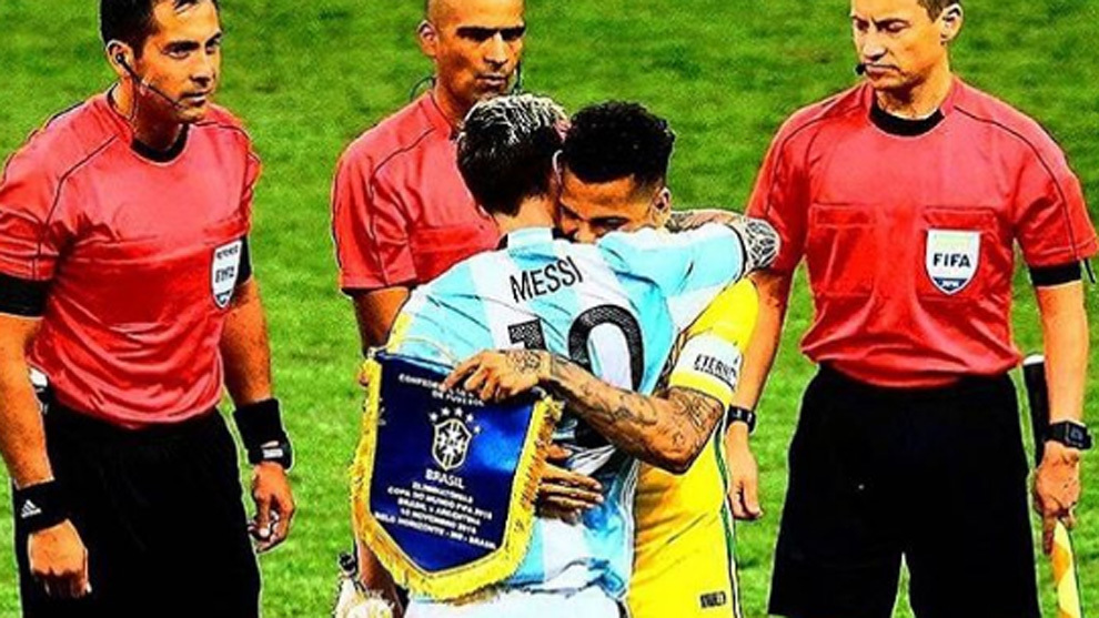 Resultado de imagen para abrazo de messi con dani alves