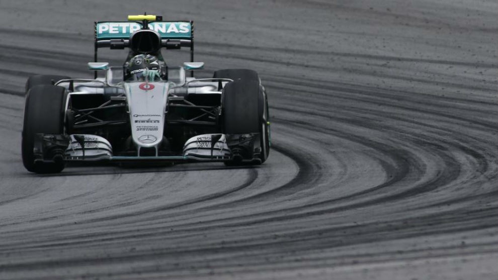 Rosberg pilota su Mercedes durante la tercera sesin de...