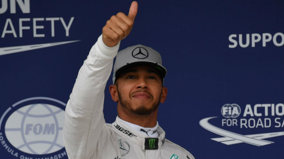 Lewis Hamilton, celebrando su pole position.