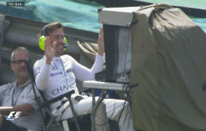 Alonso opera una cmara de televisin durante los Libres 2.