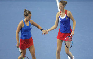 Strycova y Pliskova celebran un punto