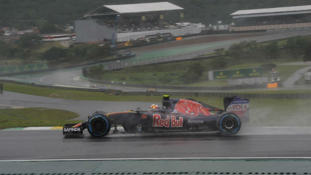 Carlos Sainz, durante un momento de la carrera en Interlagos.