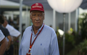 Niki Lauda, responsable de la escudera Mercedes F1.
