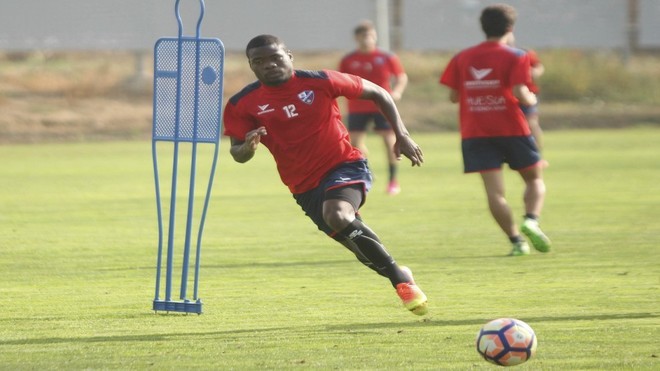Bambock (21) en un entrenamiento con el Huesca.