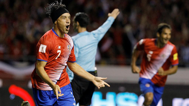 Bolaos, celebrando uno de los goles de Costa Rica.