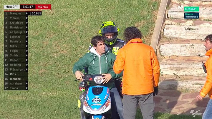 Julin Simn se lleva en scooter a Iannone