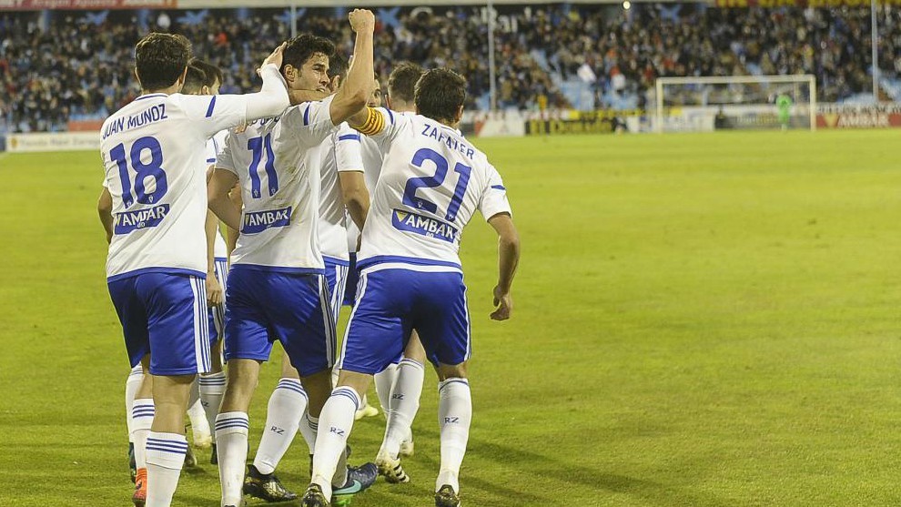 Edu Garca celebra su primer gol con sus compaeros.