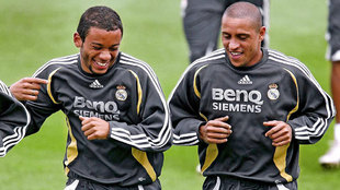 Marcelo y Roberto Carlos, juntos en el Madrid en 2007.