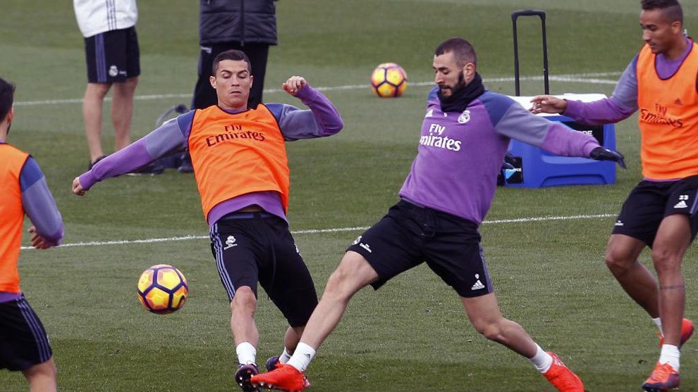 Benzema, con Cristiano en el entrenamiento.