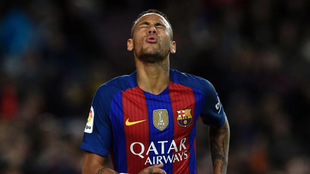 Neymar suspirando tras una accin fallida durante el partido contra...