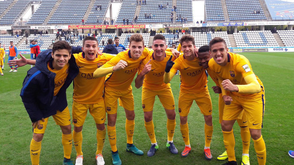 Los futbolistas del Bara B celebran la victoria ante el Lleida