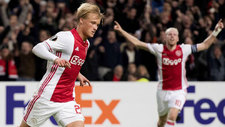 Dolberg celebra uno de sus goles con el Ajax.