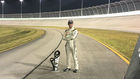 Daniel Surez posa con el trofeo de campen de la NASCAR Xfinity.