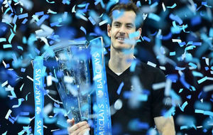 Andy Murray, con la copa del Masters tras ganar a Dkojovic