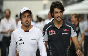 Fernando Alonso junto a Carlos Sainz