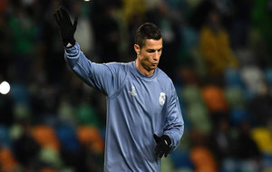 El saludo de Cristiano Ronaldo al pblico lisboeta en el...