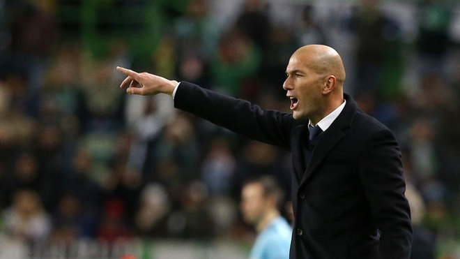 Zidane da rdenes en Lisboa.
