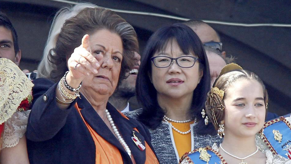 Rita Barber junto a Lay Hoon, presidenta del Valencia, esperando...