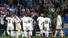 Los jugadores del Real Madrid celebran un gol en el partido de ayer.
