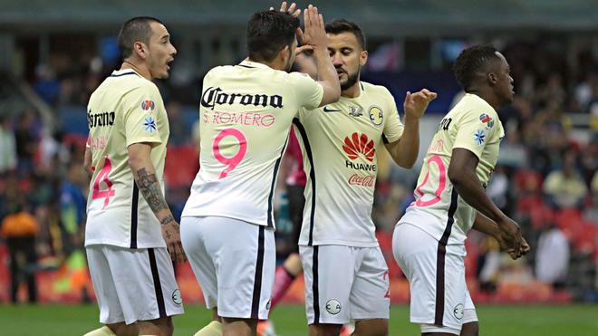 Jugadores de las Águilas festejan un gol en la Liga MX