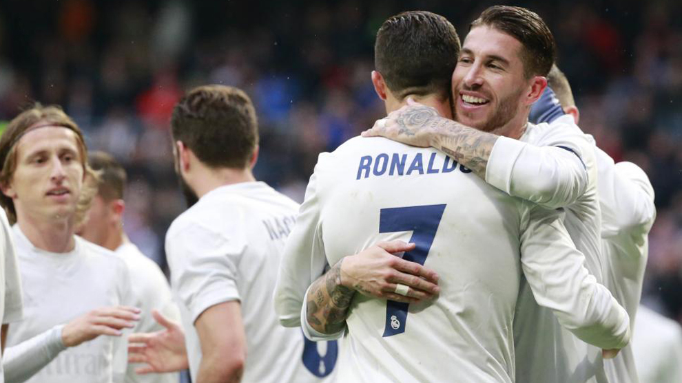 Sergio Ramos y Cristiano Ronaldo celebrando el primer gol al Sporting