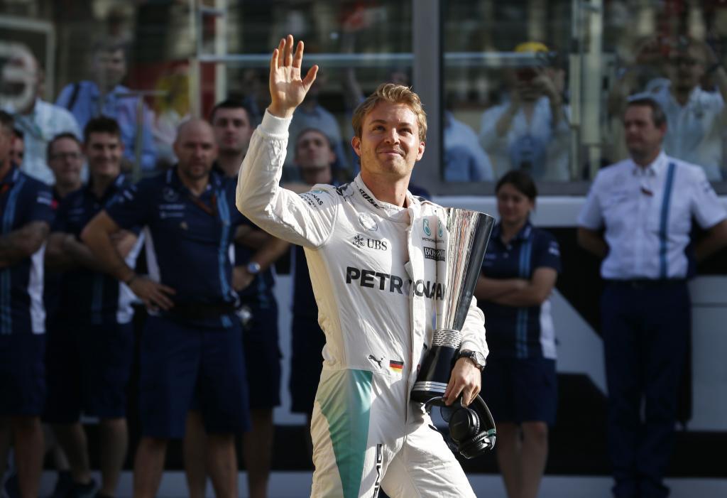 Rosberg, con el trofeo de campen.