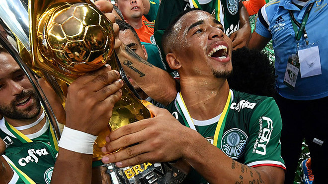 Gabriel Jess celebra el ttulo conseguido por el Palmeiras en el...