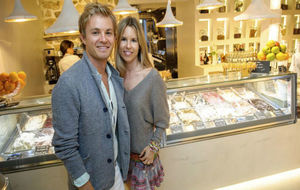 Rosberg y su mujer, Vivian Sibold, en la heladera Vivi's...